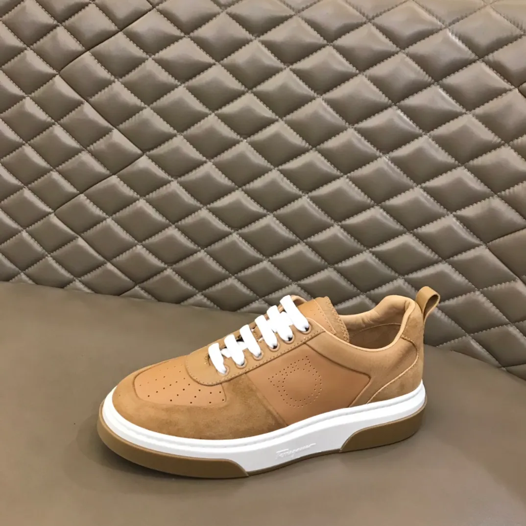 p420 "Salvatore Ferraga**" men's low-cut fashion sneakers. This casual shoe has a novel structure and is made of soft calfskin. The contrasting color elements on the upper highlight the bold and avant-garde atmosphere. The first-layer cowhide lining is high-end and comfortable. Energetic and fresh, these shoes can be worn with casual looks or add a touch of street style to elegant trousers.  Size: 38-44